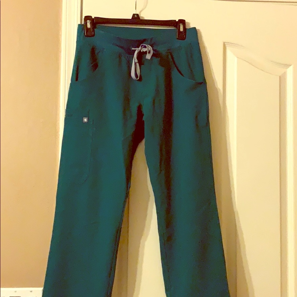 2 Hunter Green Petite figs bottoms